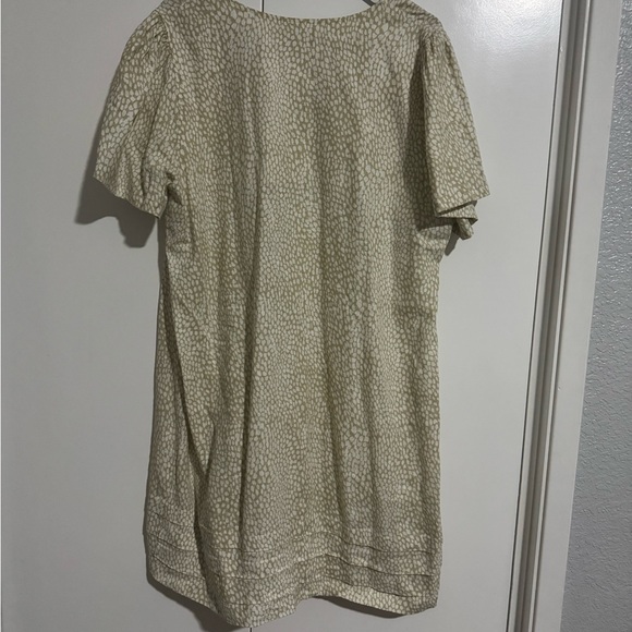 Elegant Cream Women's Tunic - Picture 4 of 4